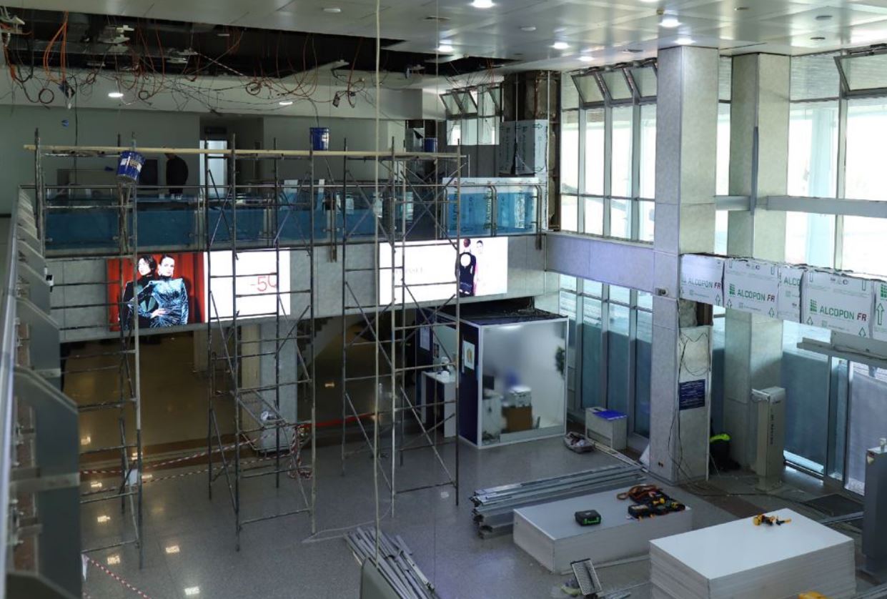 Провожающим временно ограничили допуск в зал вылета международного аэропорта Ташкента