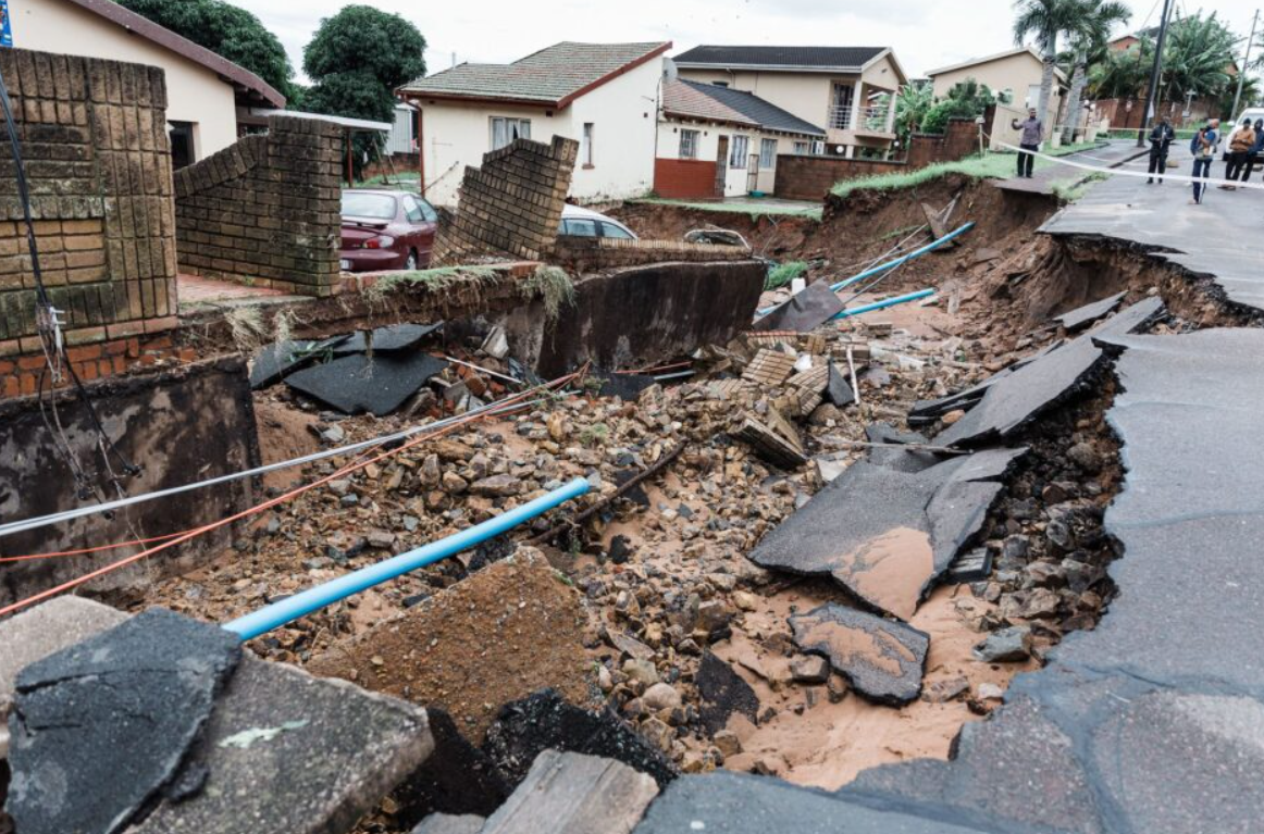 Свыше 20 жителей ЮАР стали жертвами наводнений