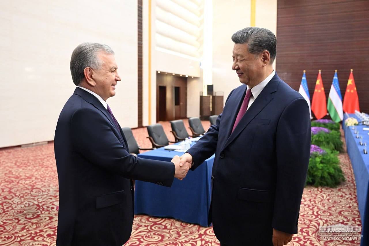 Президент Узбекистана провел переговоры с председателем КНР 