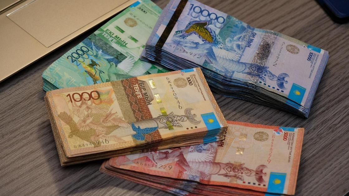 Курсы на 26 июля: подорожали все валюты, кроме фунта и тенге