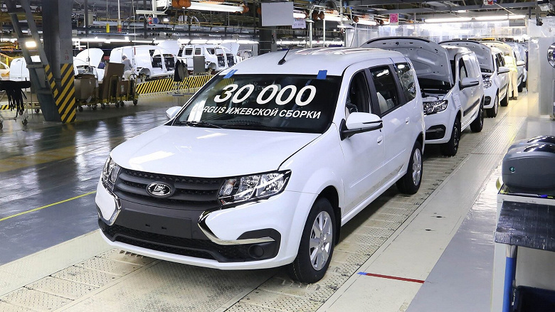 LADA Largus стал хитом продаж в России