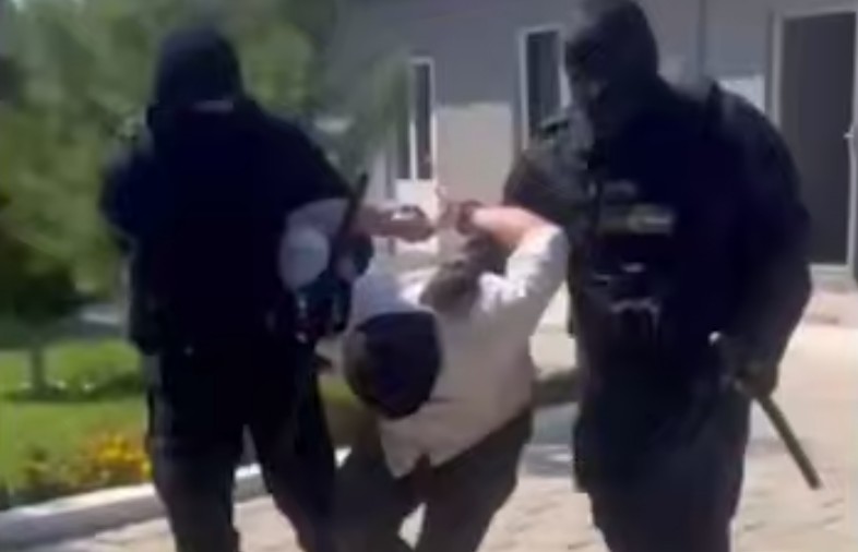 Избивали и снимали на видео: в Самарканде задержали мужчин, вымогавших деньги у бизнесменов