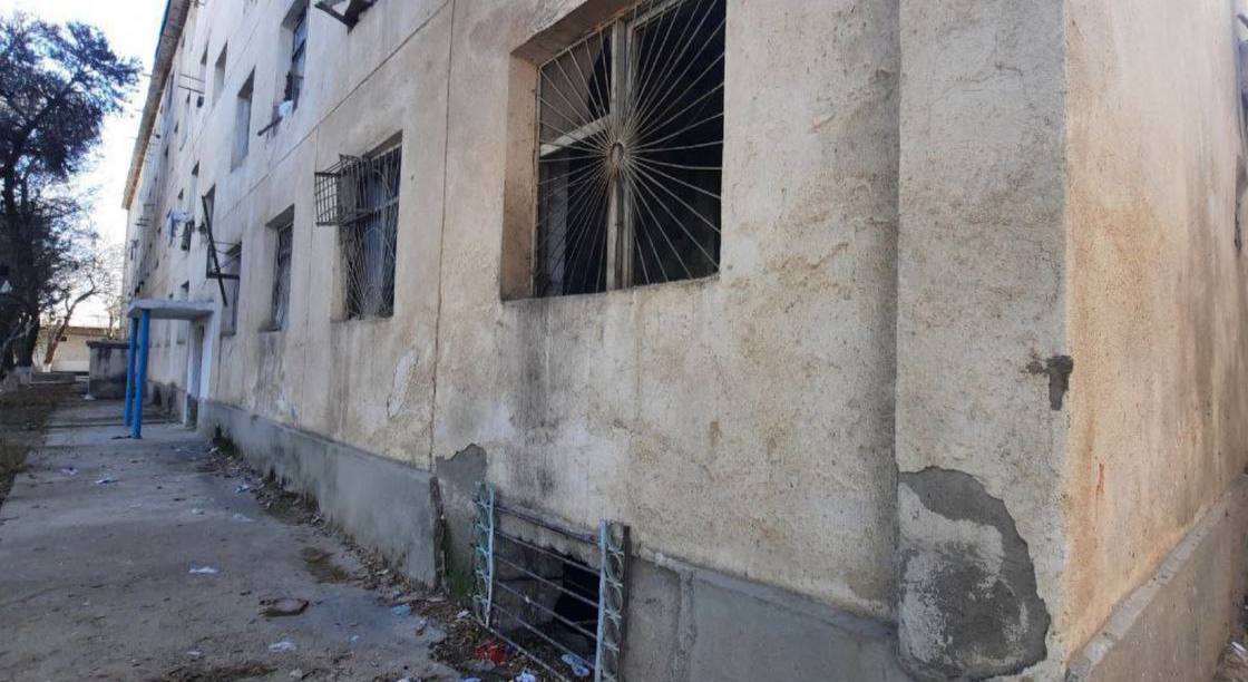 Порядка 60 семей проживают в полуразрушенном общежитии в Карши: областной хокимият прокомментировал ситуацию - фото