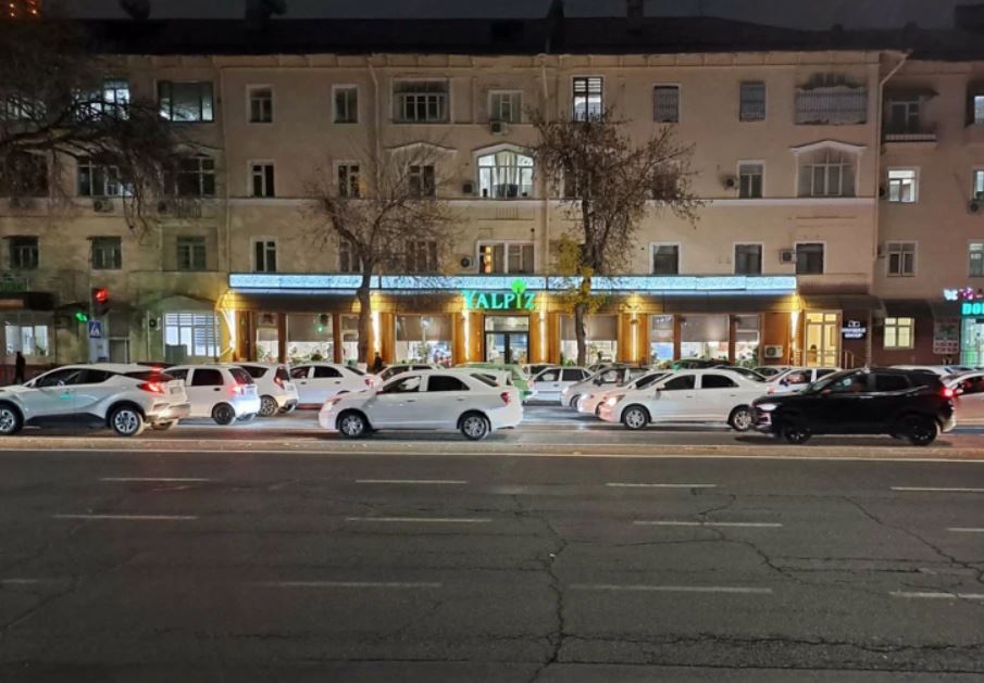 «Шум и запах жареной еды»: в Ташкенте временно закрыли ресторан Yalpiz
