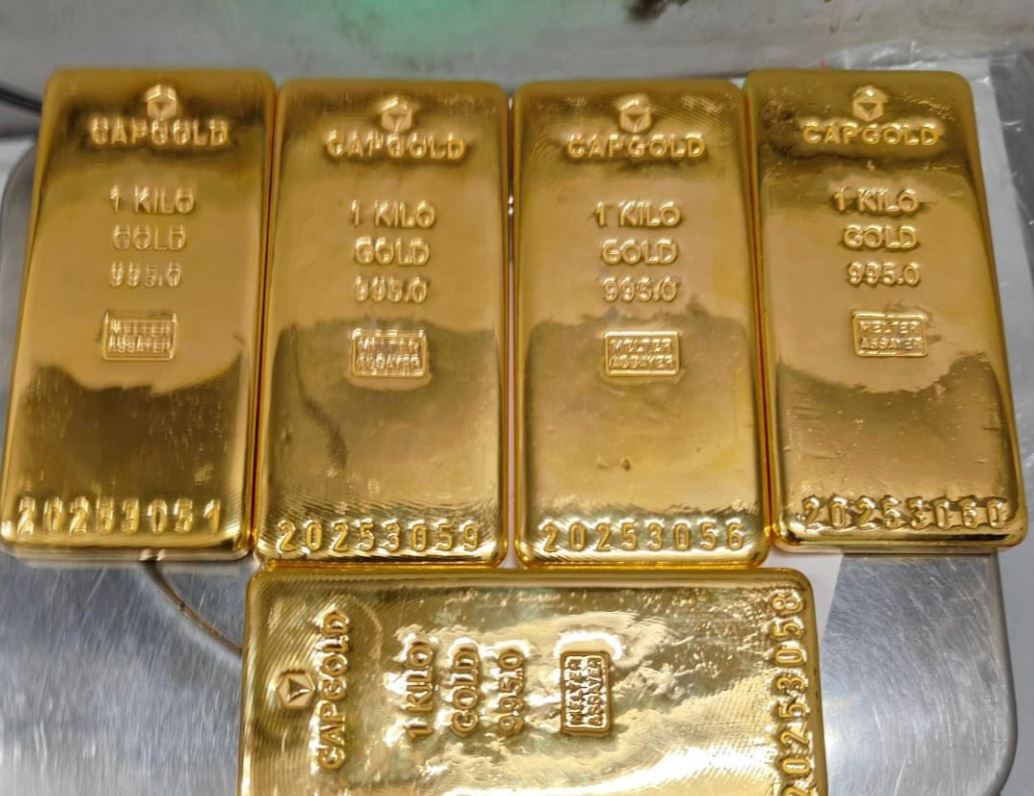 В Индии задержали узбекистанцев, пытавшихся провезти 5 кг золота