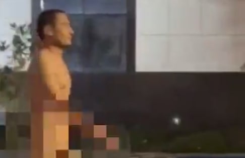 На улицах Сурхандарьи заметили голого мужчину – видео