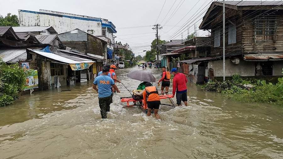 На Филиппины обрушился сильный шторм: более ста тысяч пострадавших и десятки погибших