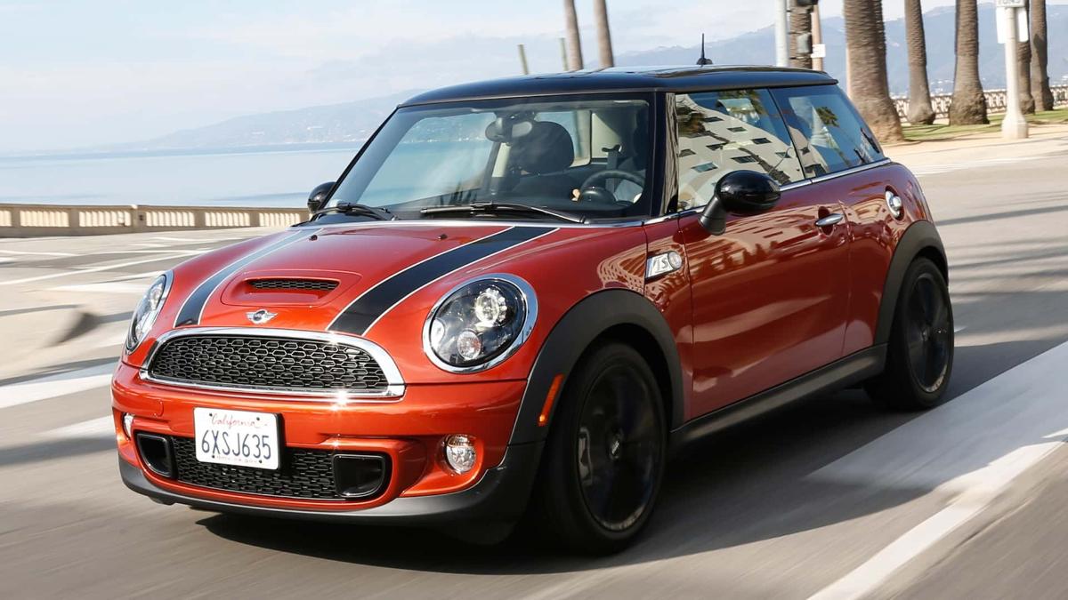 Почти 100 тысяч автомобилей MINI Cooper Hardtop и Clubman могут  самопроизвольно загореться