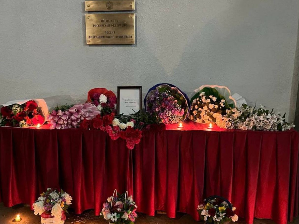 В Ташкенте организовали мемориал в память о погибших в «Крокус Сити Холле»