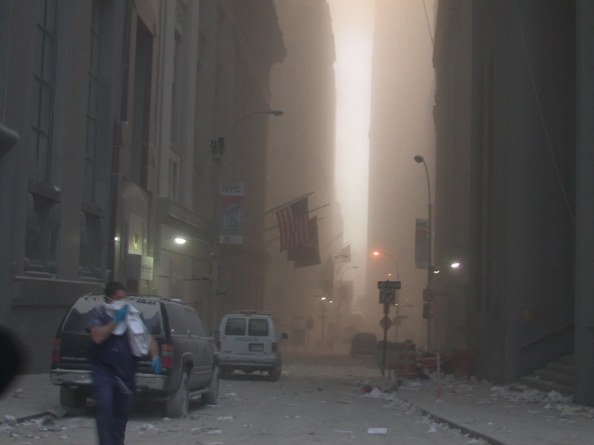 Участок Граунд-Зиро в Нижнем Манхэттене после обрушения зданий Всемирного торгового центра