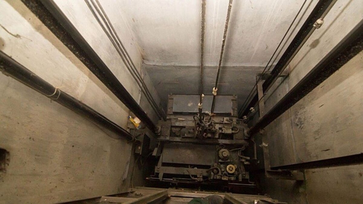 Студент юридического университета упал в шахту лифта и погиб