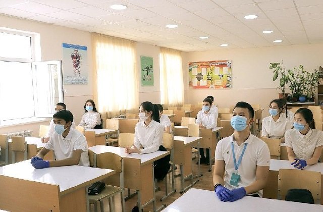 В одной из ташкентских школ гинеколог провел урок репродуктивного здоровья  