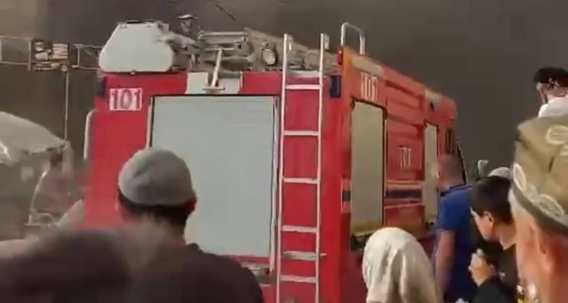 В торговом комплексе Андижана произошел крупный пожар - видео