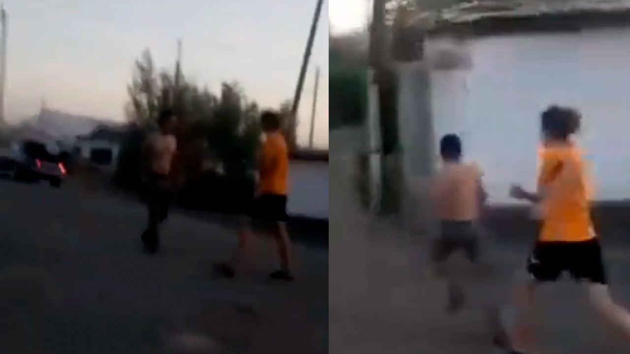 В сети появилось видео, как девушка в Намангане избивает ногами двоих мужчин
