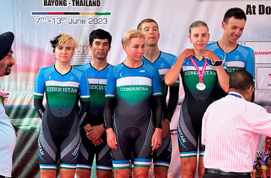 Узбекские велогонщики отметились серебряными и бронзовыми медалями на ЧА