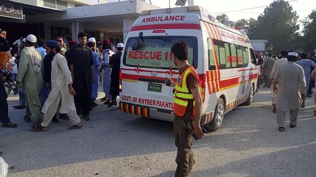 В Пакистане террорист совершил самоподрыв возле мечети, погибли более 50 человек