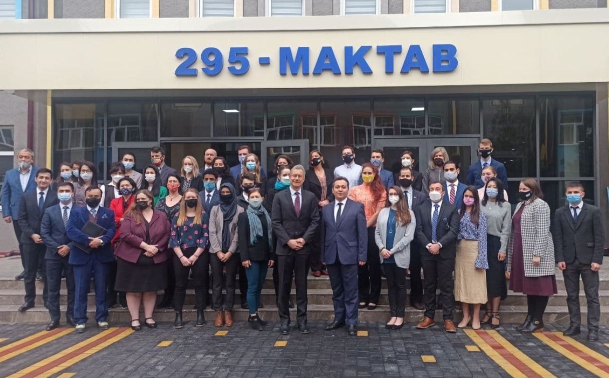 27 американских учителей приехали преподавать английский язык узбекским учащимся 