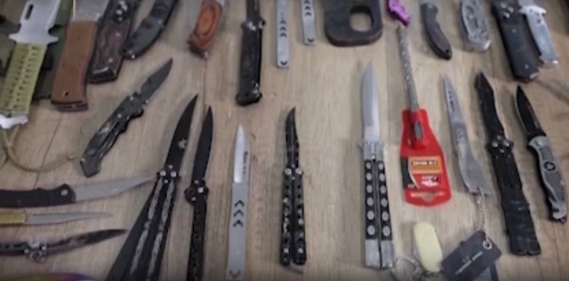 В Ташкенте поймали школьников, разъезжающих на «Малибу-2» с ножами и дубинками