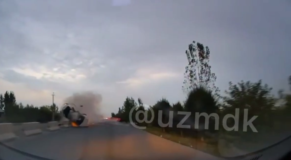В Андижанской области произошло жуткое ДТП со взрывом автомобиля — видео