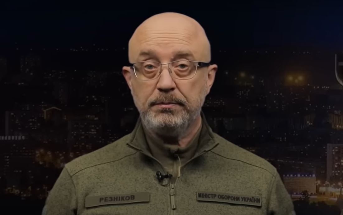 Министр обороны Украины назвал сроки введения военного положения в России и предупредил о закрытии границ — видео