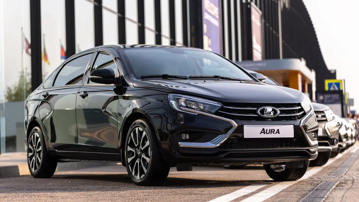 В российских автосалонах появилась новая LADA Aura