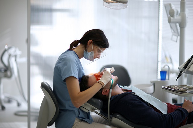 Узбекский стоматолог рассказал, в каких случаях нужно без сомнения удалять зуб