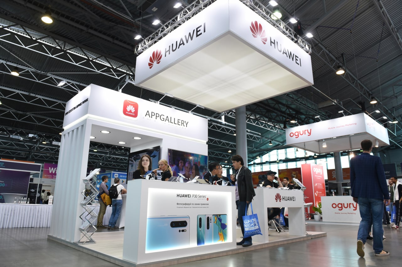 Huawei перевезла часть своих сотрудников из России в Узбекистан и Казахстан