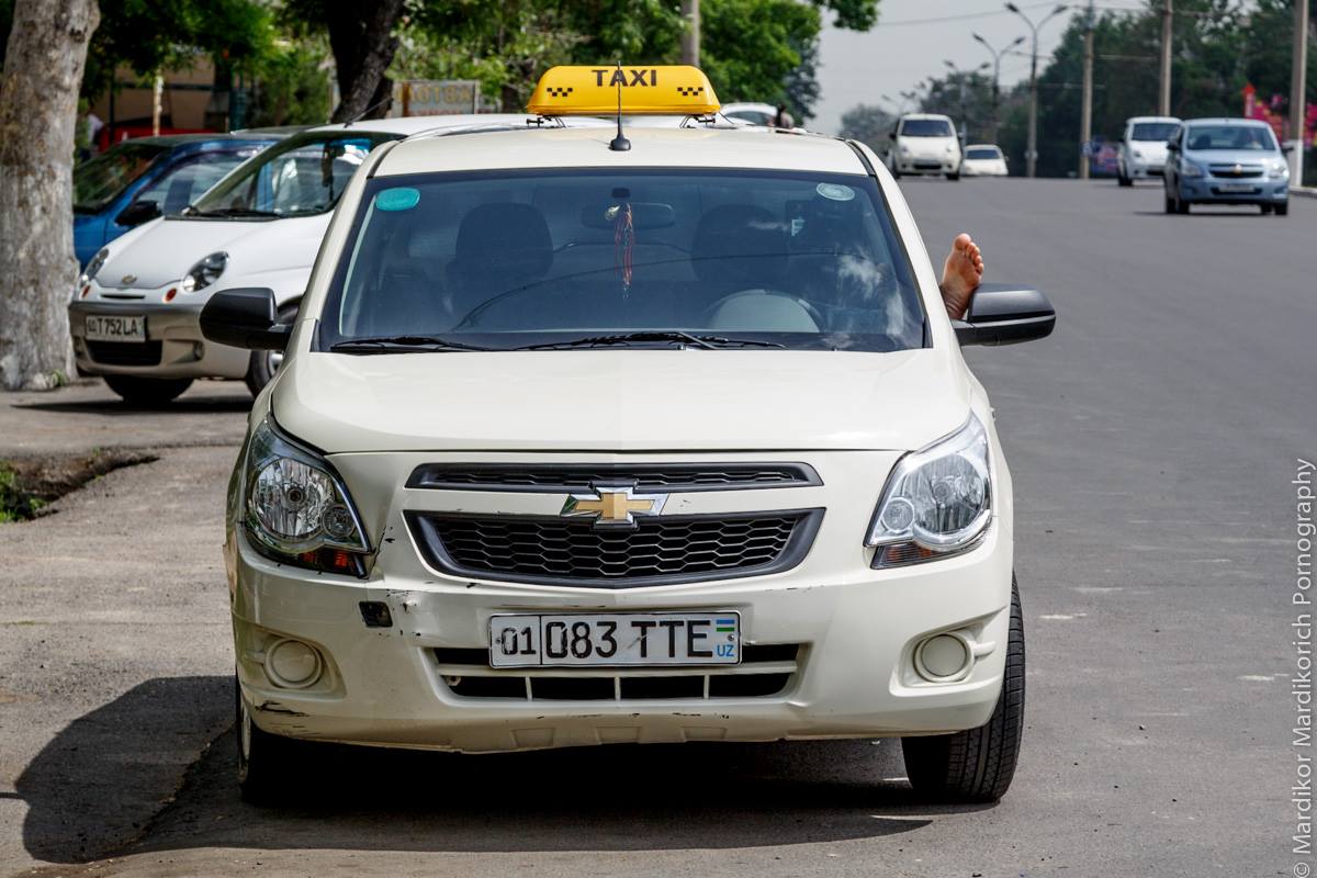 Узбекистанцы будут платить, чтобы стать легальными таксистами