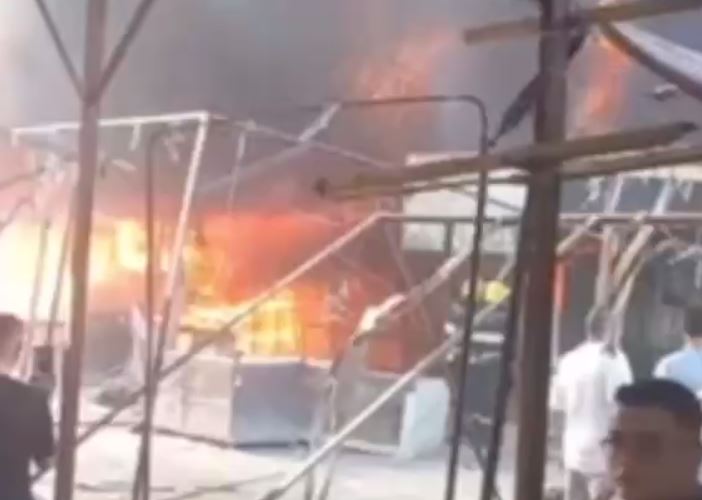 На вещевом рынке Хивы произошел крупный пожар (видео)