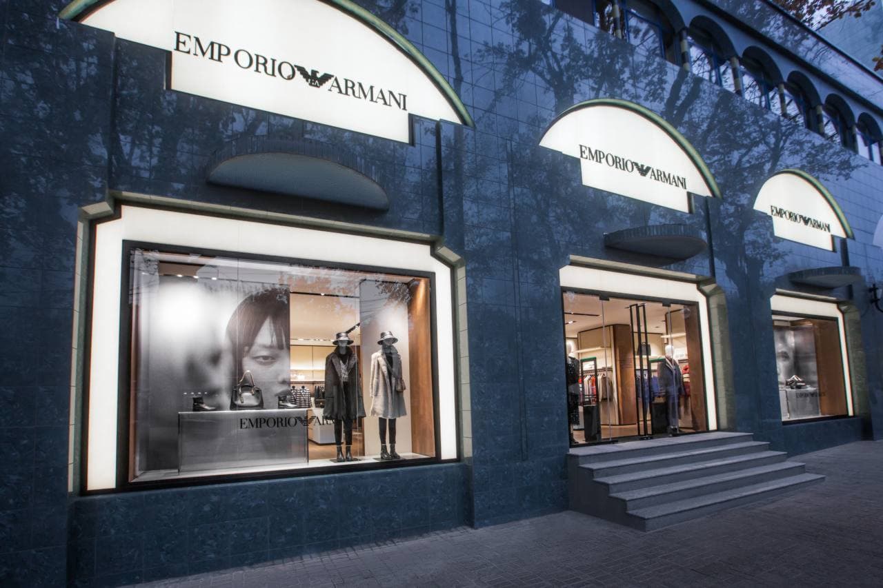 28 октября новый монобрендовый бутик Emporio Armani пригласил гостей на ивент в честь своего открытия