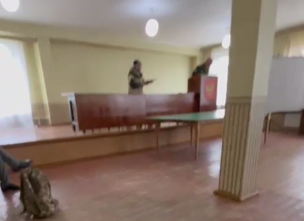 В России призывник пытался убить военкома — видео (18+)