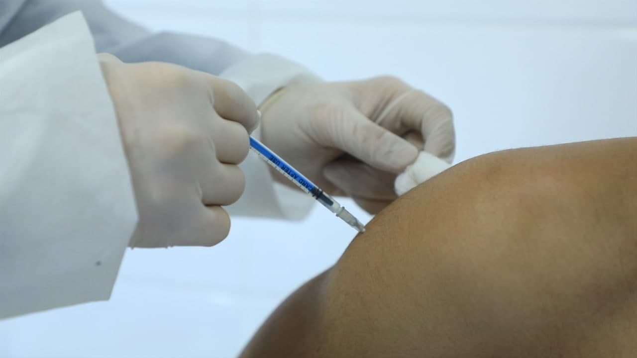 Количество участников в испытаниях китайской вакцины от COVID-19 в Узбекистане превысило восемь тысяч человек