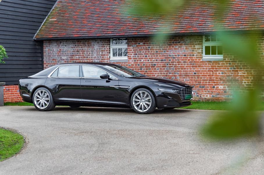 Роскошный седан Aston Martin выставлен на продажу