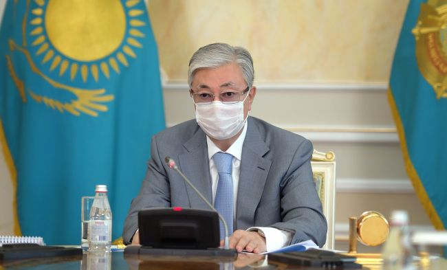 Президент Казахстана привился вакциной от коронавируса «Спутник V»