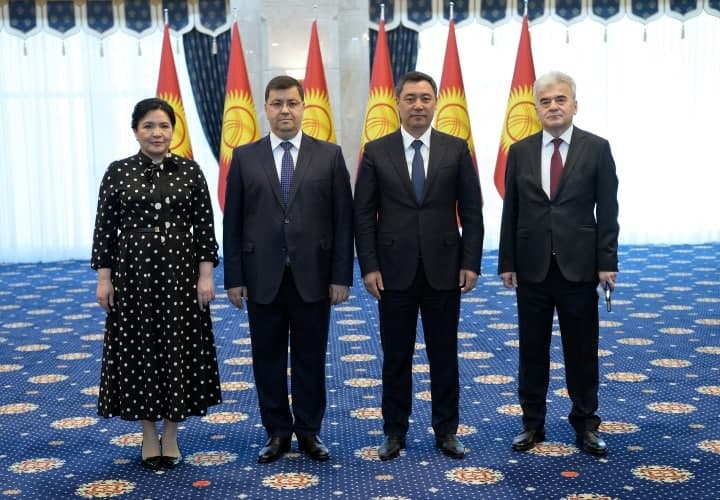 Президент Кыргызстана принял верительные грамоты от посла Узбекистана