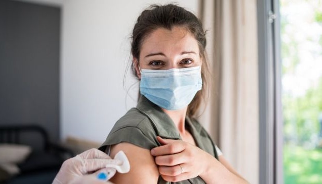 В Греции молодежи дадут по €150 за вакцинацию от коронавируса