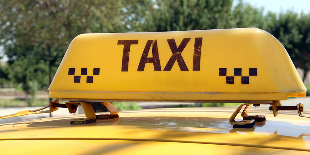 Названа сумма налога, который будут платить таксисты