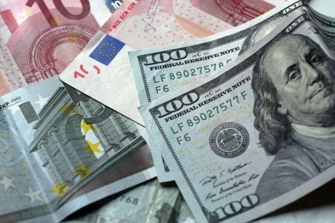 Курс доллара на выходные в Узбекистане - повысился