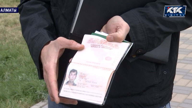 В Казахстане полицейские избили мигранта из Узбекистана 