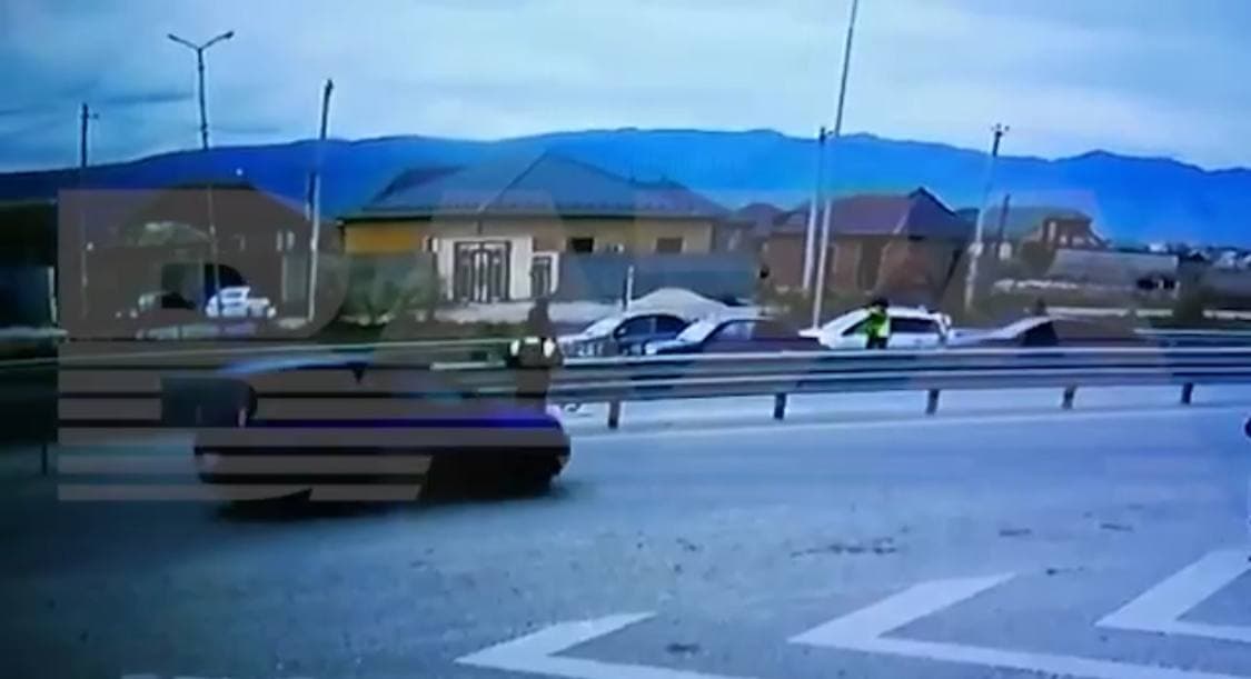 Опубликованы подробности наезда машины с братом Нурмагомедова на полицейского - видео