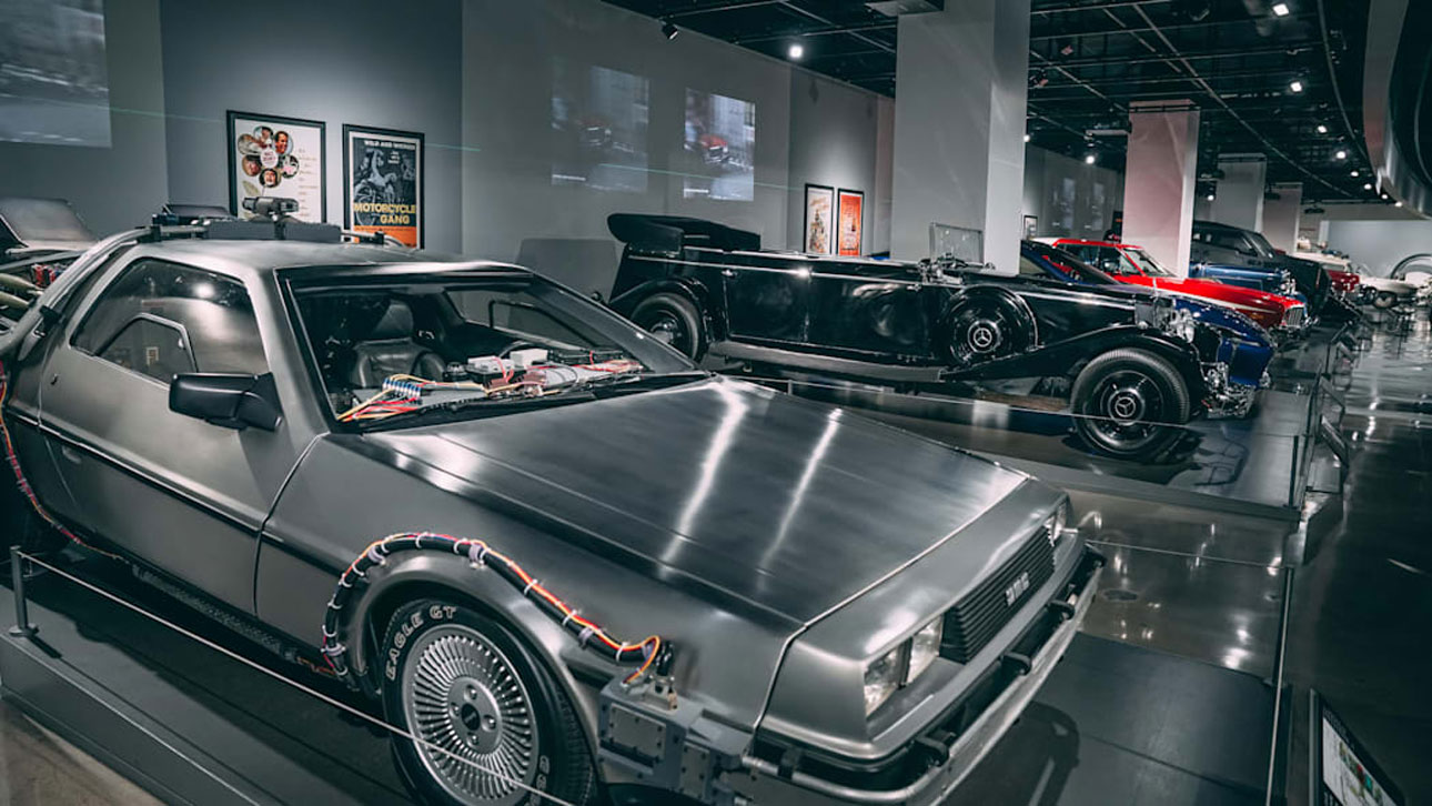 В США откроют выставку легендарных машин из кино — фото