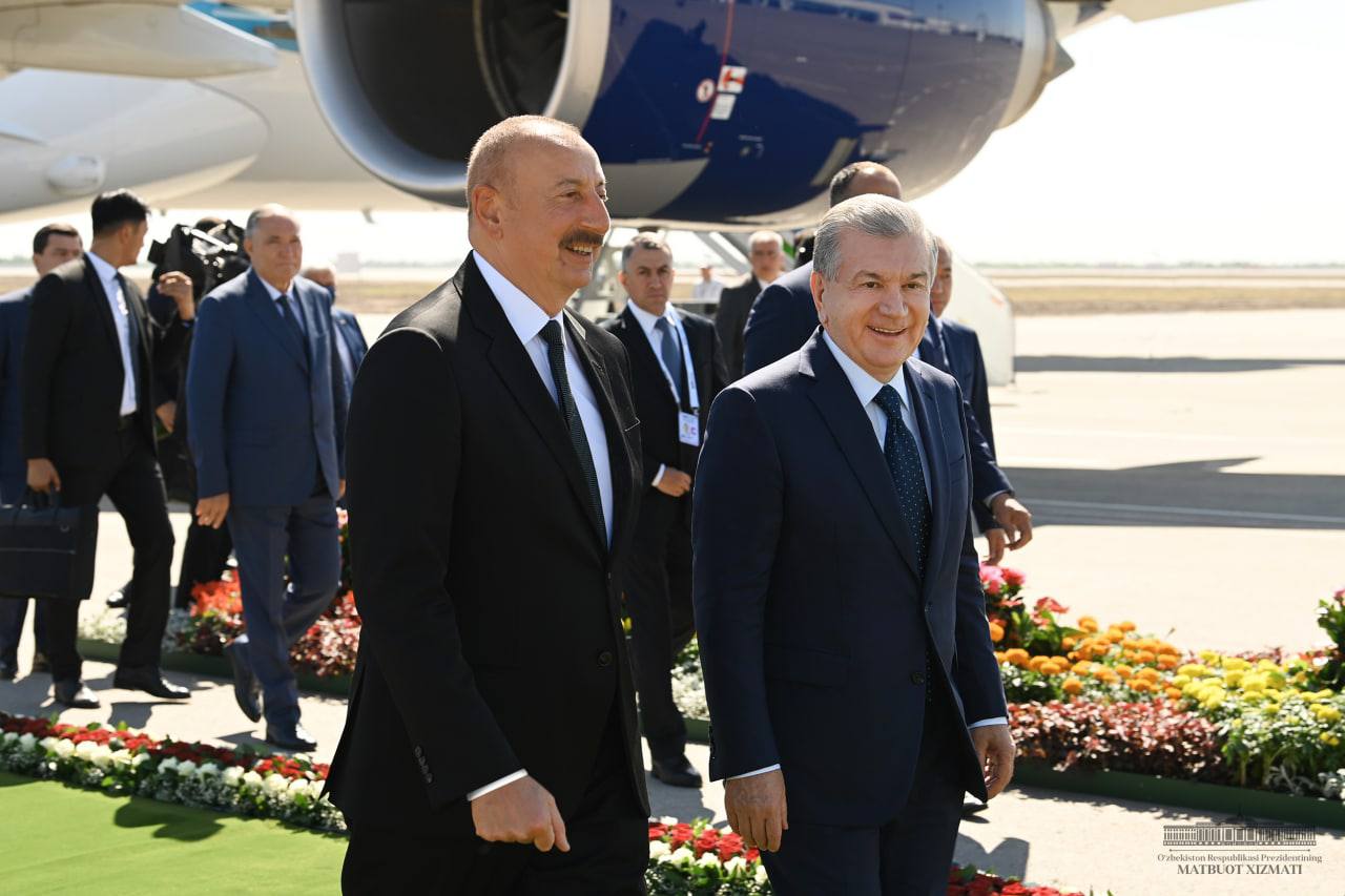 Президенты Узбекистана и Азербайджана прибыли в Хорезм