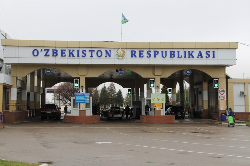 На таможенных постах Узбекистана введут электронную очередь для машин