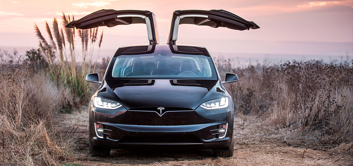 Tesla отзывает 24 тысячи электрокаров из-за ремней безопасности