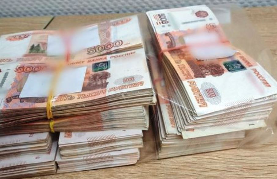 Россиянка пыталась провезти в Узбекистан более 6 млн рублей наличными