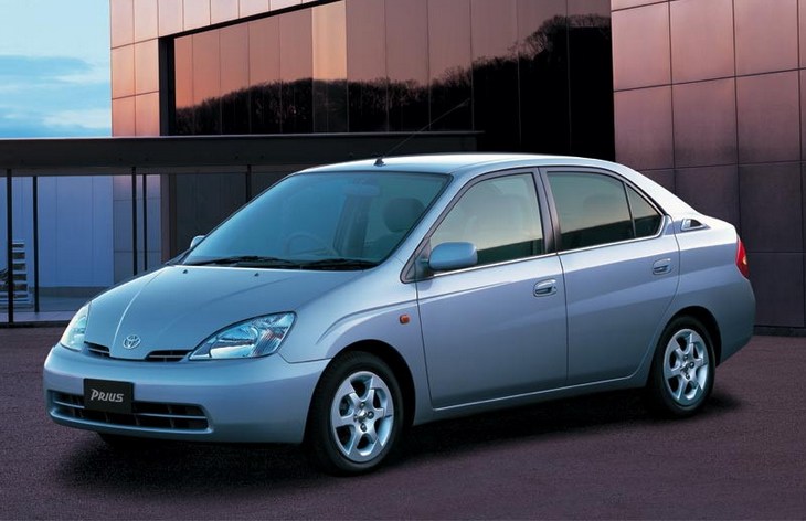 Новые электрокары Toyota получит компоненты от Prius первого поколения