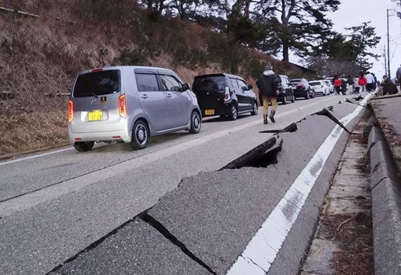 Число жертв землетрясений в Японии превысило 90