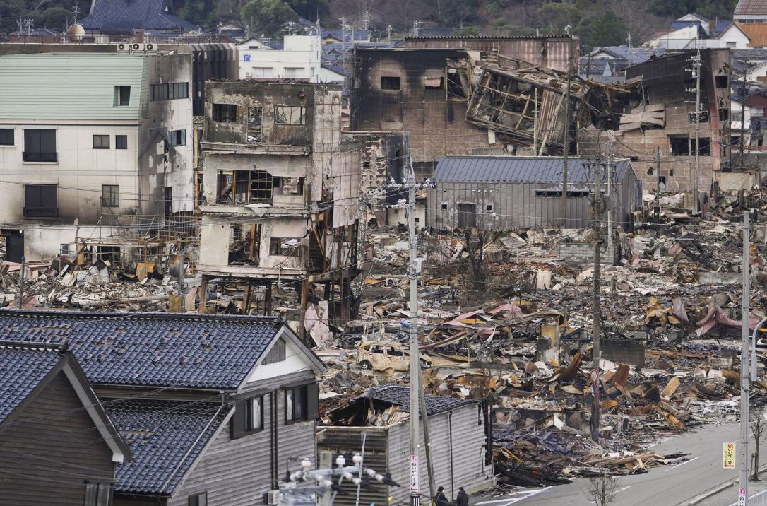 Число жертв землетрясений в Японии достигло почти 240 человек