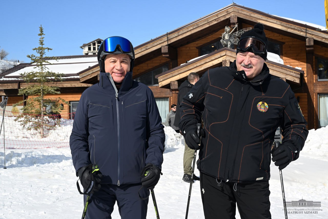 Мирзиёев и Лукашенко покатались на лыжах в «Амирсое»