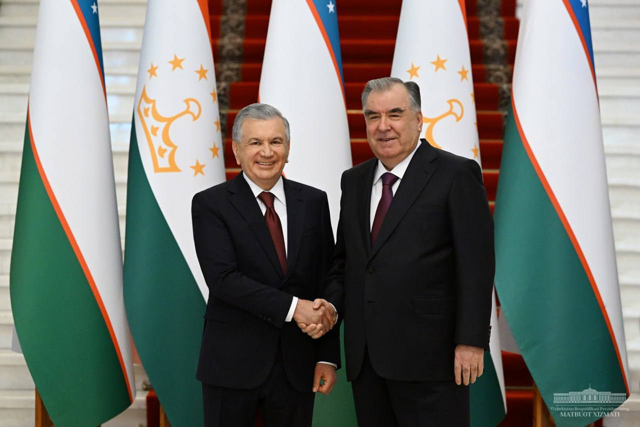 Шавкат Мирзиёев пригласил президента Таджикистана посетить Узбекистан